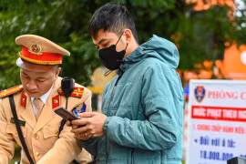 Người dân đi lại nhiều lần giải quyết phạt nguội, Cục CSGT "gỡ vướng" bằng kênh hỗ trợ mới