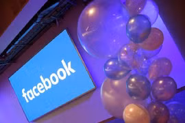 Facebook sẽ đưa Instagram Stories lên WhatsApp vào cuối năm nay (Ảnh Reuters)