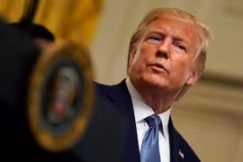 Tổng thống Trump tiếp tục đối mặt với nhân vật tố giác giấu mặt thứ hai (Ảnh: Reuters)