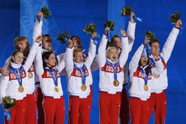 Đội vận động viên trượt băng Nga giành huy chương vàng trong Thế vận hội Sochi năm 2014 (Ảnh: RT)