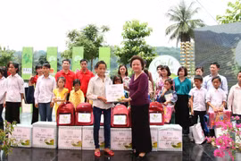 Doanh nghiệp nên coi trọng hoạt động từ thiện vì cộng đồng (ảnh: Bizlive)