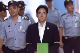 ông Lee Jae-yong phải ra hầu tòa năm 2017 (ảnh BBC)