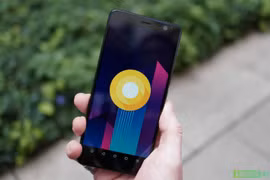 HTC U11+ (ảnh: Android Authority)
