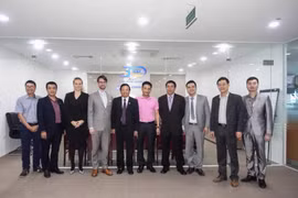 ông Nathaniel Jurist Gleicher, Giám đốc Chính sách An ninh mạng của Facebook (người thứ 4 từ trái sang) sẽ tham dự sự kiện do Hội Truyền thông số VN phối hợp với AmCham tổ chức