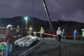 Công nhân thi công xuyên Tết với mong muốn đẩy nhanh tiến độ, sớm đưa Danang IT Park thành thung lũng CNTT trọng điểm của cả nước.