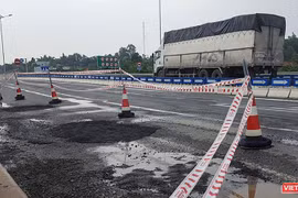 Hư hỏng trên cao tốc Đà Nẵng - Quảng Ngãi