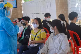 Các thí sinh tham dự kỳ thi tốt nghiệp THPT năm hoạc 2021 trên địa bàn TP Đà Nẵng được lấy mẫu xét nghiệm COVID-19