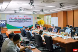 Quang cảnh lễ ký kết hợp tác đào tạo giữa ĐH Đông Á và ĐH Khoa học Kỹ thuật Chien Hsin (Đài Loan) 