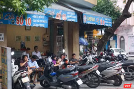 Sáng ngày 9/6, các hàng quán ở Đà Nẵng được phép mở cửa phục vụ tại chỗ sau 21 ngày không có ca mắc COVID-19 mới trong cộng đồng