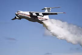 Máy bay IL-76.