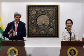 Ngoại trưởng Mỹ và Cố vấn quốc gia Myanmar Aung San Suu Kyi. (Nguồn: Reuters)
