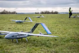 Các UAV Blue Bear Ghost của Anh được triển khai trong cuộc thử nghiệm của AUKUS (Ảnh: Defensenews). 