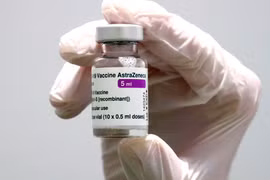 Vaccine AstraZeneca sẽ được thu hồi trên toàn thế giới (Ảnh: AP).