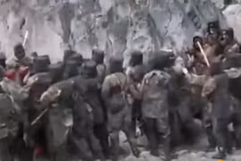 Hình ảnh trong video về vụ ẩu đả giữa lính hai bên Trung - Ấn ở thung lũng sông tại Ladakh (Ảnh: Đa Chiều).