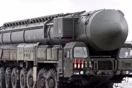 Tên lửa liên lục địa RS-28 Sarmat của Nga, phương Tây gọi là "Satan-2" được Nga coi là tên lửa hạt nhân tầm xa uy lực mạnh nhất thế giới (Ảnh: RIA).