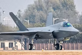 Chiếc J-35A sẽ xuất hiện tại Triễn lãm hàng không Chu Hải (Ảnh: Xinhua).