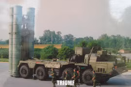 Tên lửa đất đối không tầm xa S-300PMU1 do Nga chế tạo (ảnh tư liệu)