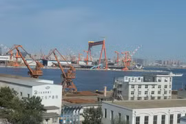Tàu sân bay nội đầu tiên Type 001A Trung Quốc đang chế tạo. Ảnh: Thời báo Hoàn Cầu.