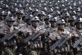 Khối lực lượng đặc nhiệm Quân đội Triều Tiên cầm súng trường Type 98 do Triều Tiên tự sản xuất. Ảnh: Cankao