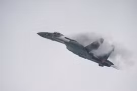 Máy bay chiến đấu Su-35 Nga bay biểu diễn tại Trung tâm Triển lãm hàng không Chu Hải Trung Quốc ngày 10/11/2014. Ảnh: Cankao