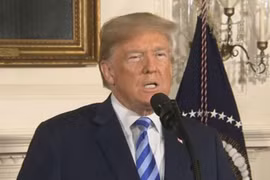 Tổng thống Mỹ Donald Trump tuyên bố rút khỏi Thỏa thuận hạt nhân Iran. Ảnh: VOA.