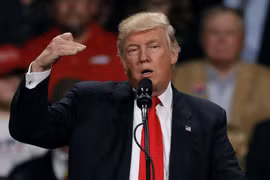 Tổng thống Mỹ mới đắc Donald Trump.