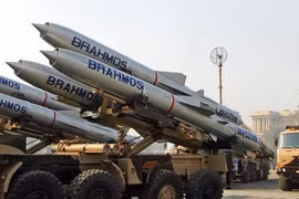 Tên lửa hành trình siêu âm BrahMos do Ấn Độ và Nga hợp tác sản xuất. Ảnh: Huanqiu.