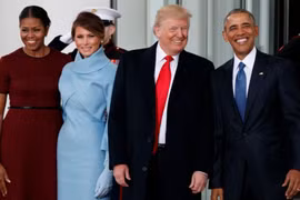 Ngày 20 tháng 1 năm 2017, ông Donald Trump nhậm chức Tổng thống Mỹ, ông Barack Obama rời nhiệm sở. Ảnh: Indian Express