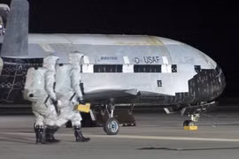 Máy bay không gian không người lái X-37B Mỹ. Ảnh: The Sun