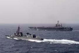 Cụm tấn công tàu sân bay USS John C. Stennis Hải quân Mỹ và Lực lượng Phòng vệ Biển Nhật Bản tiến hành diễn tập ở vùng biển Philippines ngày 23/2/2016. Ảnh: Thời báo Hoàn Cầu