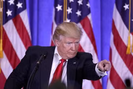 Từ khi lên cầm quyền vào đầu năm 2017 đến nay, Tổng thống Mỹ Donald Trump đã thúc đẩy đạt được nhiều hợp đồng vũ khí với các nước trên thế giới. Ảnh: Dwnews