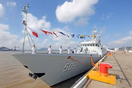 Sáng ngày 11/8/2016, Trung Quốc biên chế tàu hộ vệ hạng nhẹ Hoài An số hiệu 509 Type 056 cho một Khu Thủy cảnh của Hạm đội Đông Hải. Ảnh: news.qq.com