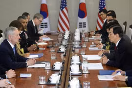 Ngày 2 tháng 2 năm 2017, Bộ trưởng Quốc phòng Mỹ James Mattis tiến hành hội đàm với Bộ trưởng Quốc phòng Hàn Quốc Han Min-koo. Ảnh: Internet