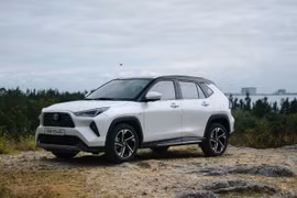 Triệu hồi gần 1.500 xe Toyota Yaris Cross HEV tại Việt Nam, nguy cơ bung kính nóc