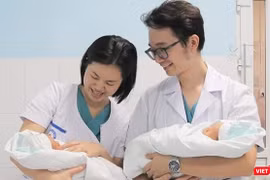 Niềm vui của các bác sĩ khi điều trị thành công.