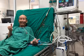 Cụ N. vui vẻ, khỏe mạnh sau ca phẫu thuật.