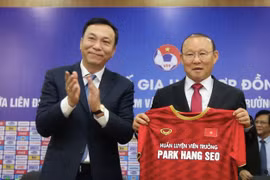 Lễ kí kết giữa thầy Park và VFF đã thu hút sự quan tâm không nhỏ từ truyền thông và dư luận Việt Nam, khu vực Đông Nam Á và cả Hàn quốc, quê hương ông. Ảnh AT