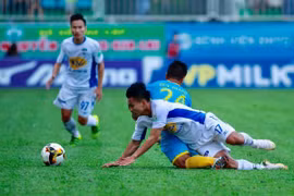 Các cầu thủ S.Khánh Hòa đang có nguy cơ rớt hạng. Ảnh KHFC.