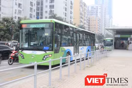 Hà Nội sẽ thí điểm vé điện tử thay vé giấy cho buýt nhanh BRT trước - Ảnh: Q.V