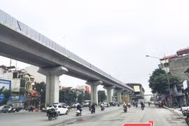 Lo ngại thép ĐSĐT bị rỉ sét - Ảnh: Q.V