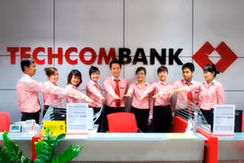 Thu nhập bình quân của người lao động Techcombank trong năm 2015 là 20 triệu đồng/người/tháng.
