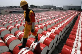 Giá dầu Mỹ lại vượt mốc 40 USD/thùng