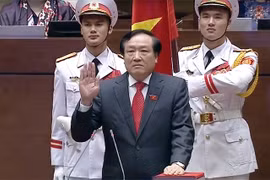 Tân Chánh án TAND Tối cao Nguyễn Hòa Bình tuyên thệ nhậm chức.
