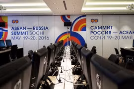 Thủ tướng gặp lãnh đạo các nước Asean tại Sochi