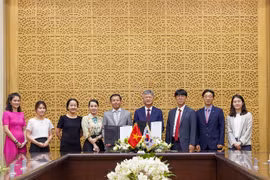 Tập đoàn Vingroup ký Biên bản ghi nhớ (MoU) với Tổng Công ty Bảo hiểm Thương mại Hàn Quốc (K-Sure), trong khuôn khổ Diễn đàn kinh tế Việt Nam - Hàn Quốc 2023
