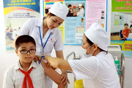 Hệ thống quản lý thông tin tiêm chủng quốc gia hiện đang được triển khai thí điểm tại 5 tỉnh, thành phố và sẽ được nhân rộng trên toàn quốc vào tháng 6/2017.