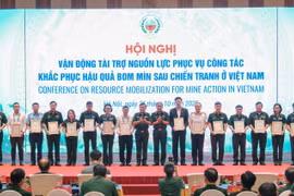 Hòa Phát ủng hộ 1 tỷ đồng khắc phục hậu quả bom mìn sau chiến tranh