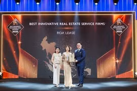 Đại diện ROX Lease nhận giải từ BTC Dot Property Southeast Asia Awards 2025