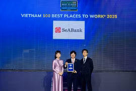 Hai giải thưởng uy tín ghi nhận nỗ lực đặt con người lên hàng đầu của SeABank