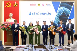 FPT Long Châu và Báo Nhân Dân hợp tác và phát triển bền vững vì sức khỏe người Việt